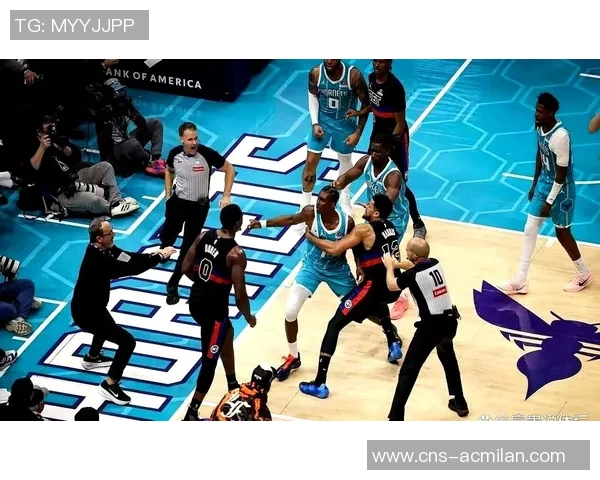 黄蜂与热火季后赛第三场激战回顾球员表现与战术分析 黄蜂与热火季后赛第三场激战回顾球员表现与战术分析